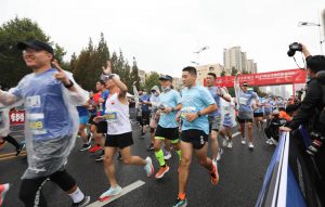 经山历海 幸福奔跑丨2021日照马拉松鸣枪